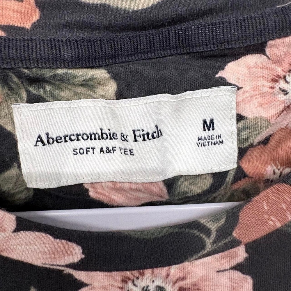 Abercrombie & Fitch Black Floral Soft Tee M Whimsigoth Cottagecore Boho Top - Picture 2 of 4